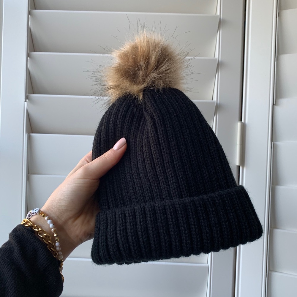 Black knit Pom Pom beanie